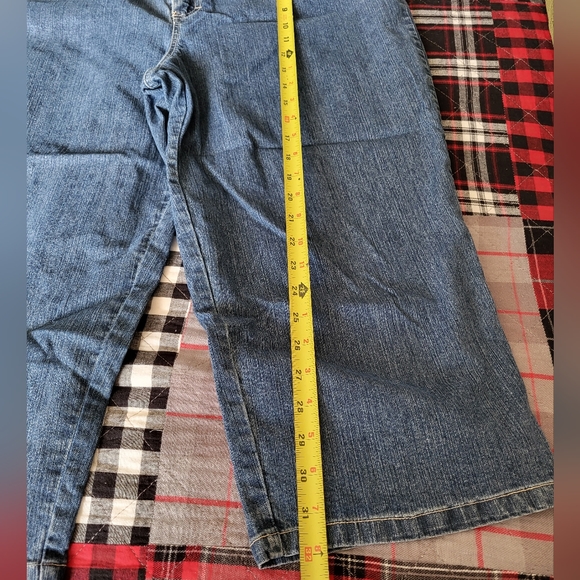 Gloria Vanderbilt Cropped Jeans - Picture 7 of 7